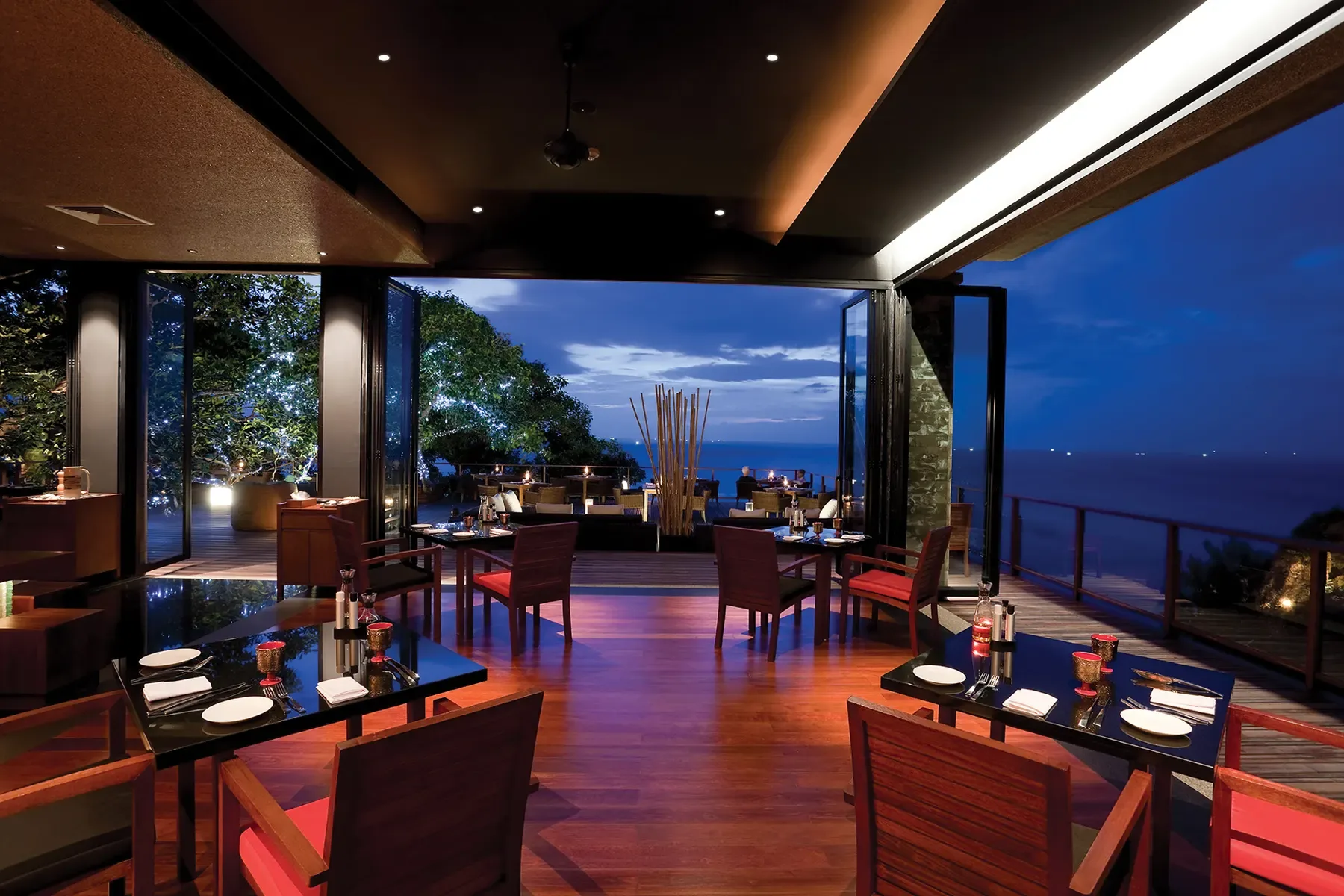Restaurant lit with Nora Lighting Apollo trimless downlights